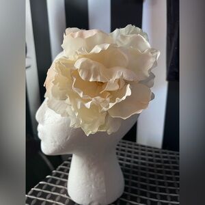 Beautiful Pinup Cream Floral Hair Clip